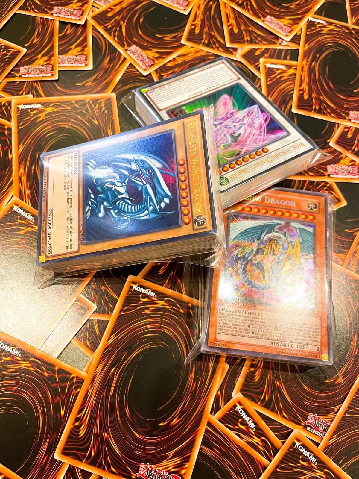 Yu-Gi-Oh! - Anniversary -  200 Booster Pack Trading Cards